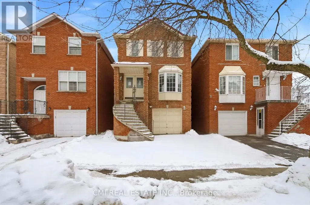 3 Forest Point Drive, Toronto (Mount Dennis)