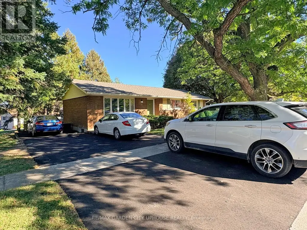 2 Treeview Place, St. Catharines (Burleigh Hill)