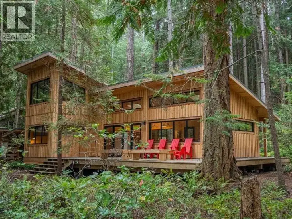 1016/1018 Johnson Lane, Savary Island