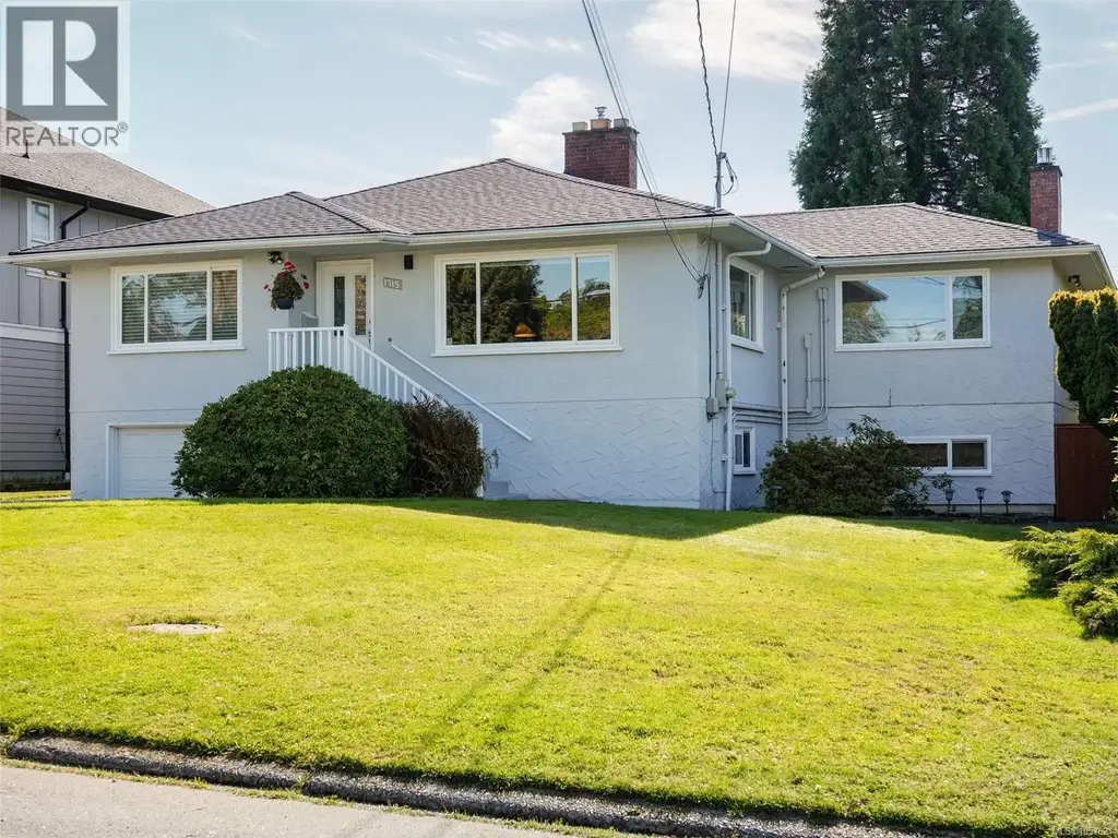 1715 Cedar Ave, Saanich