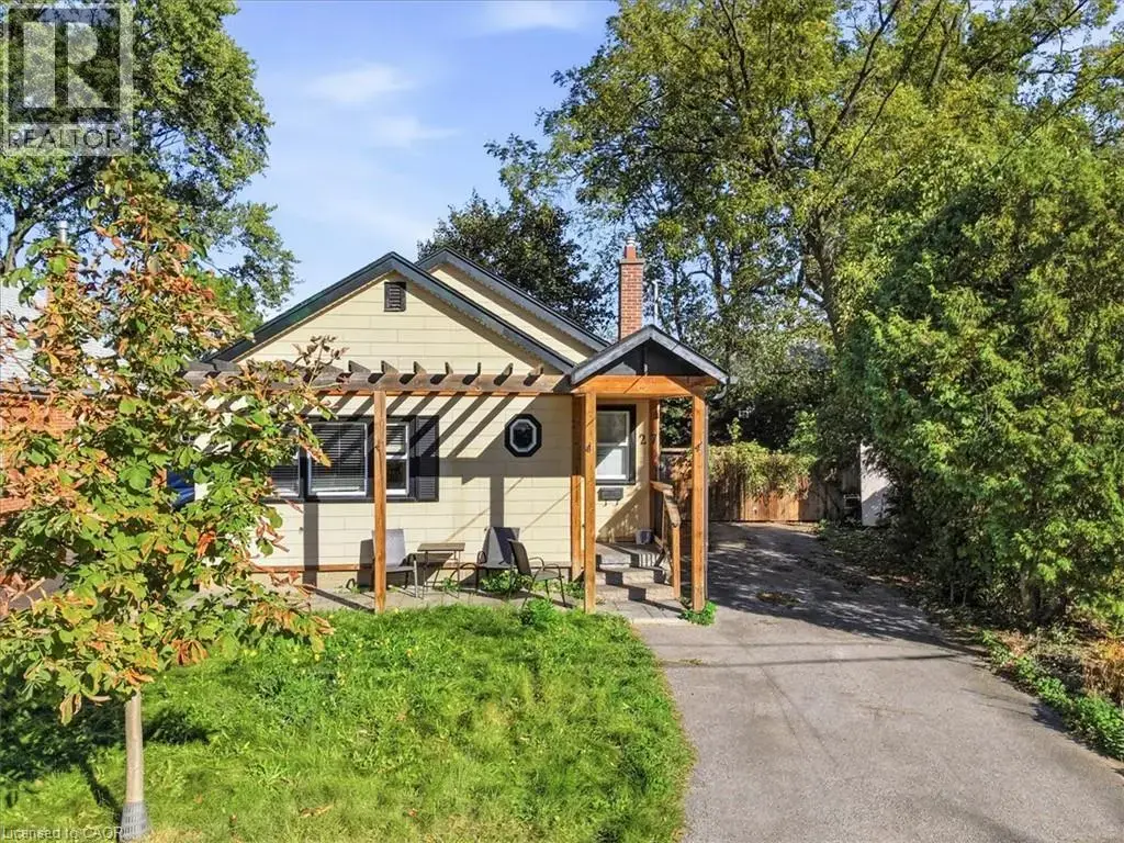 27 Hollywood Street S, Hamilton