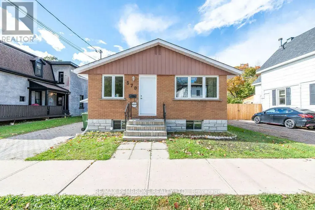 570 Moffat Street, Pembroke