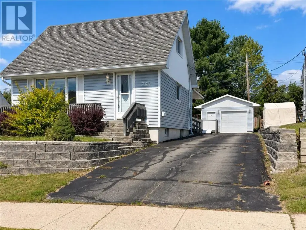 200 Hillside Drive South, Elliot Lake