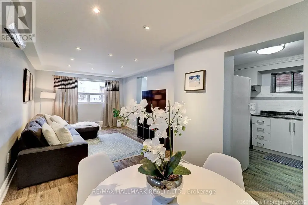 3 Cosburn Avenue, Toronto (Broadview North)