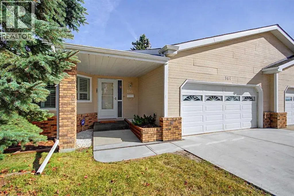 164 Strathaven Circle Sw, Calgary