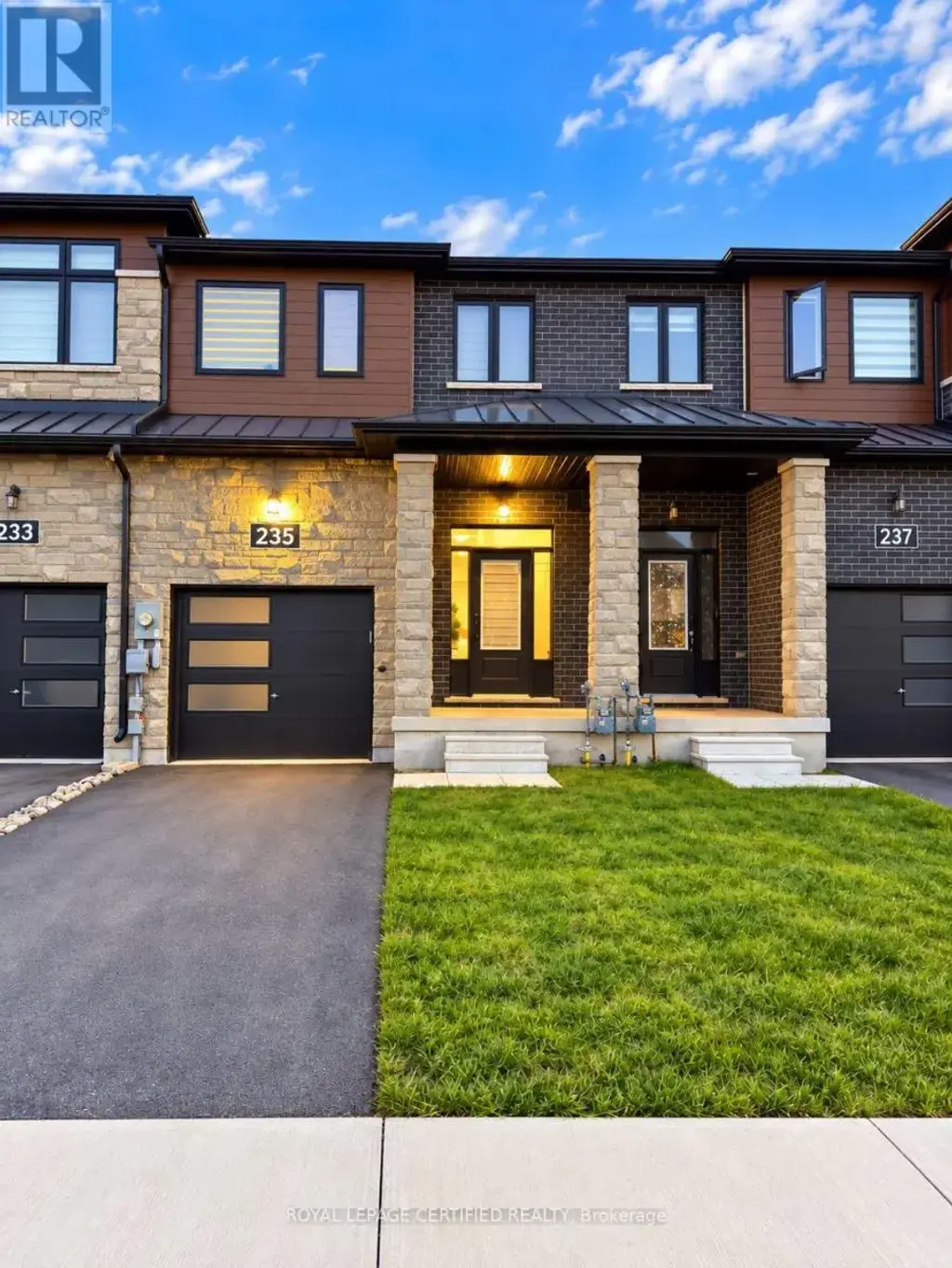 235 Lormont Boulevard, Hamilton (Stoney Creek)
