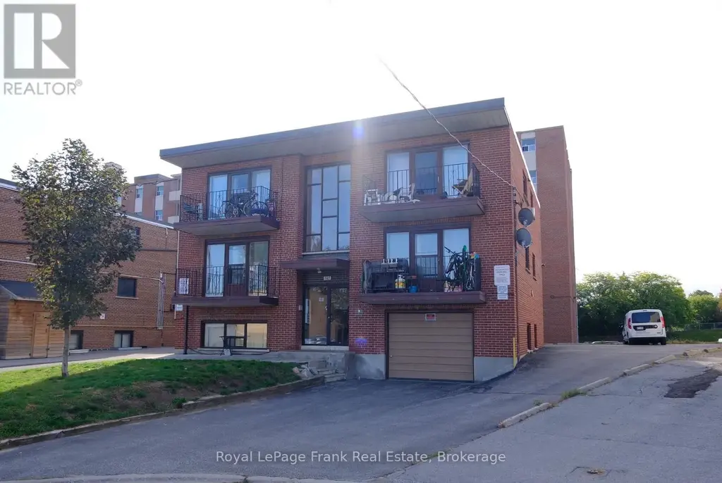 3 - 365 Elgin Court, Oshawa (McLaughlin)