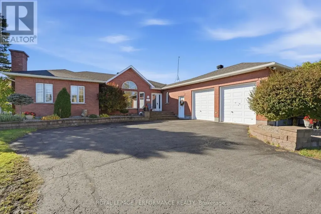 3370 Front Road, Champlain