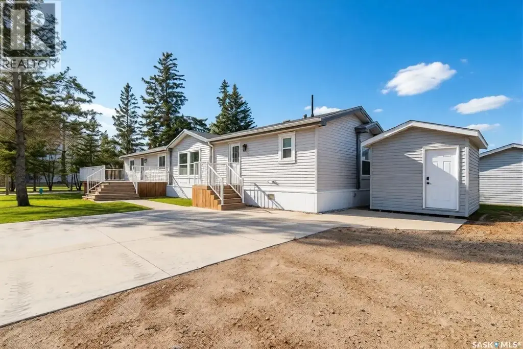 119 Railway Avenue, Kinistino