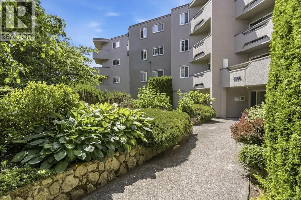 206 3800 Quadra St, Saanich