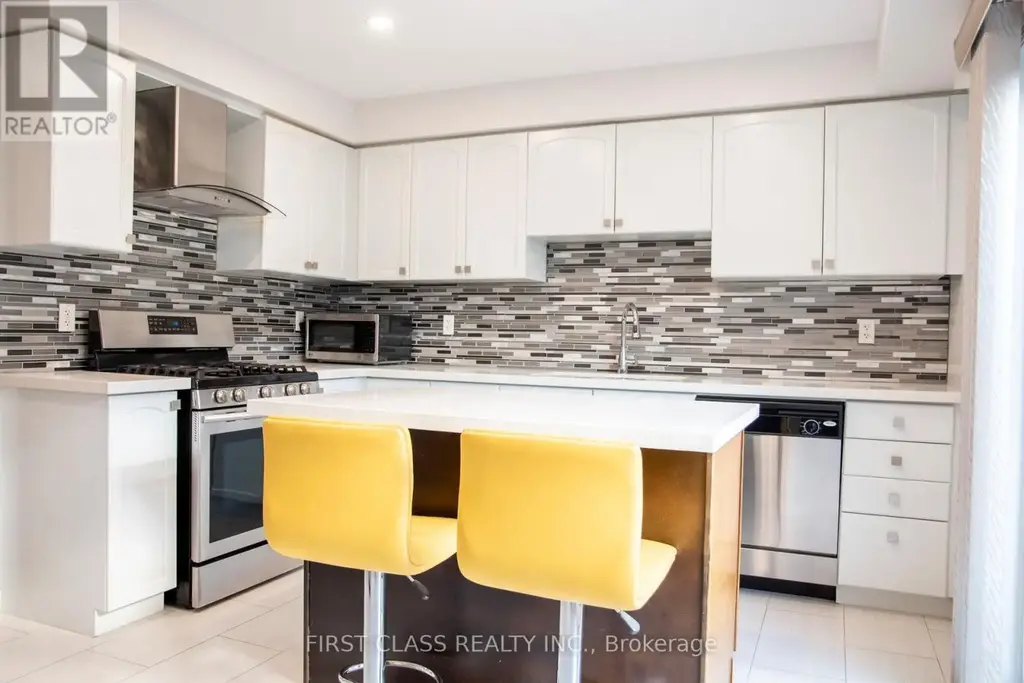 7224 Deanlee Court, Mississauga (Lisgar)