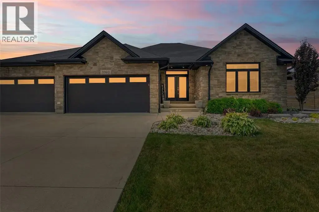 3960 Cullen Drive, Plympton-Wyoming