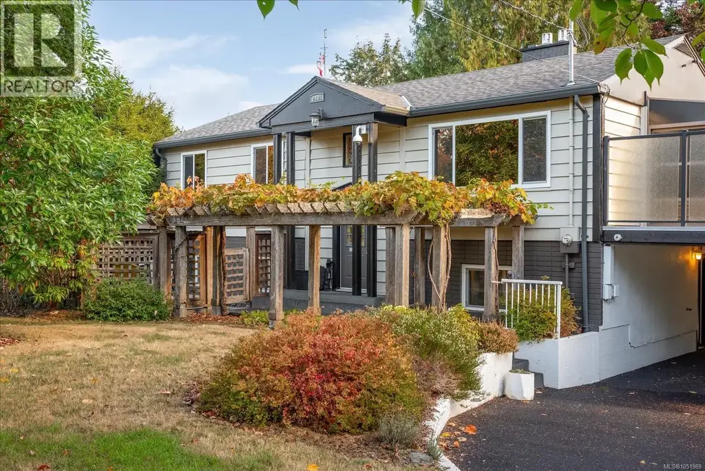 2404 Glenayr Dr, Nanaimo