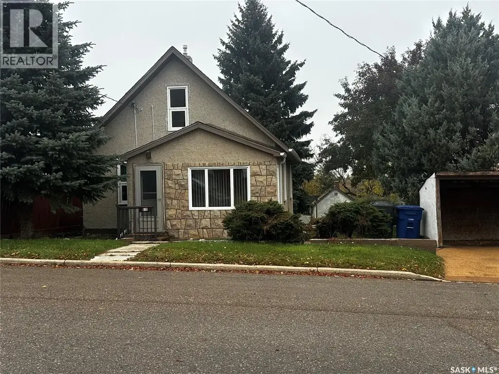 513 5th Avenue Se, Weyburn