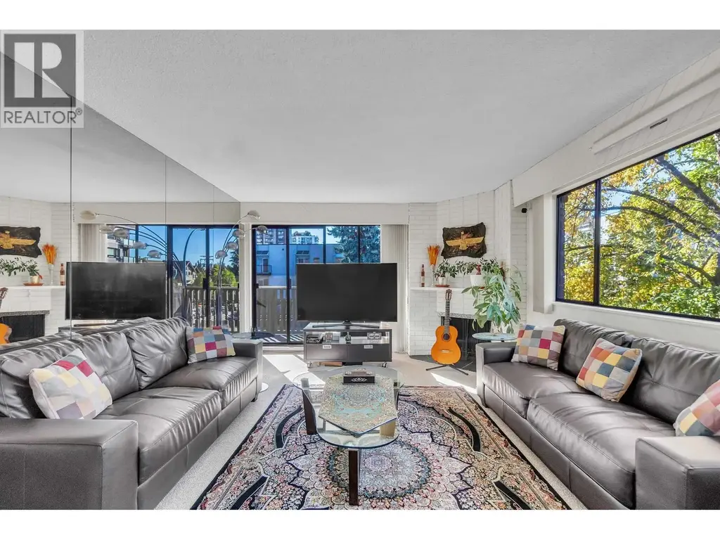 205 1610 Chesterfield Avenue, North Vancouver