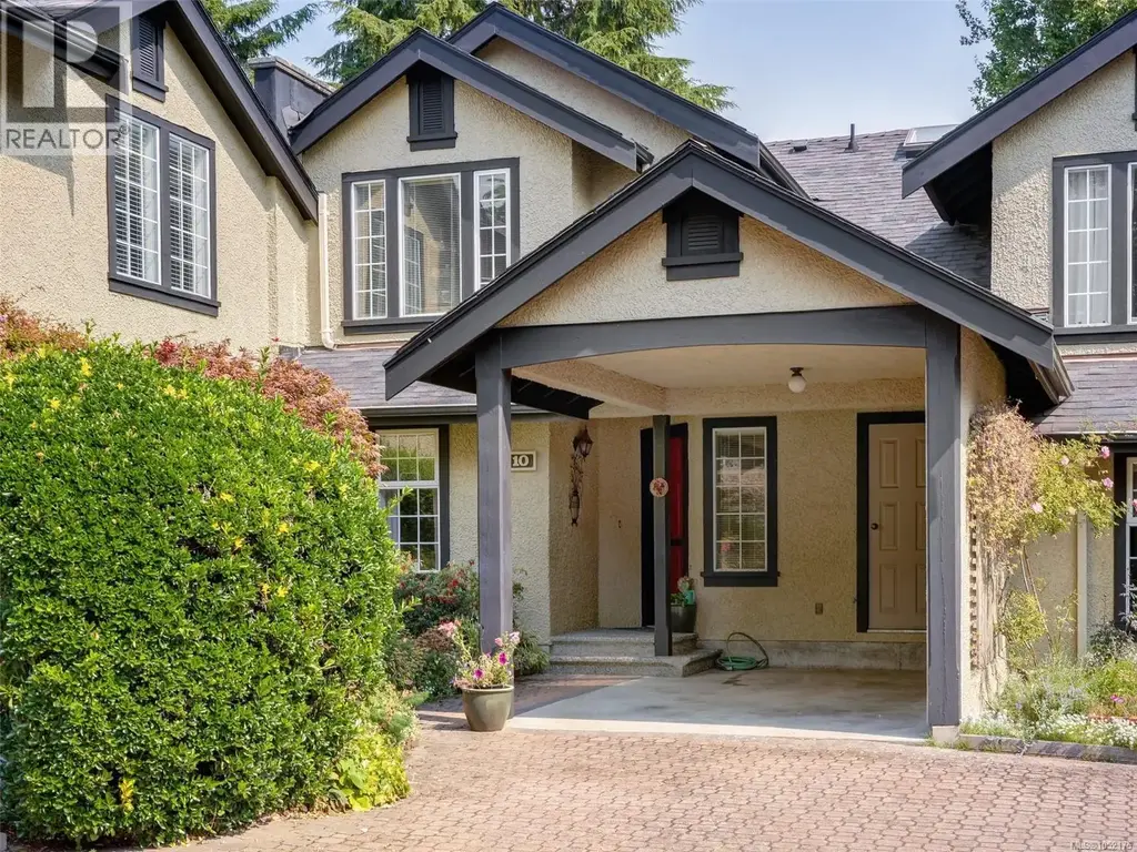 10 2566 Penrhyn St, Saanich
