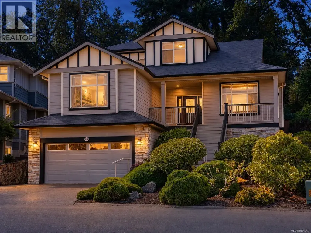809 Rogers Way, Saanich