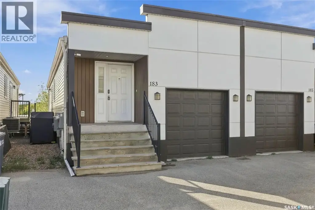 183 Chateau Crescent, Pilot Butte