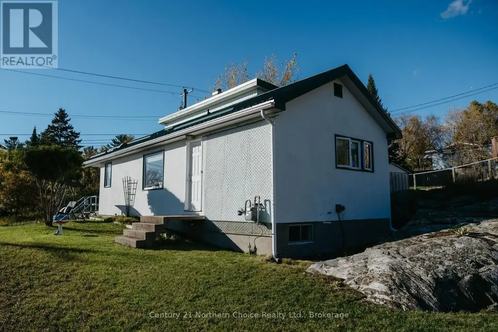 100 Regina Avenue, Kenora (Ride Out)