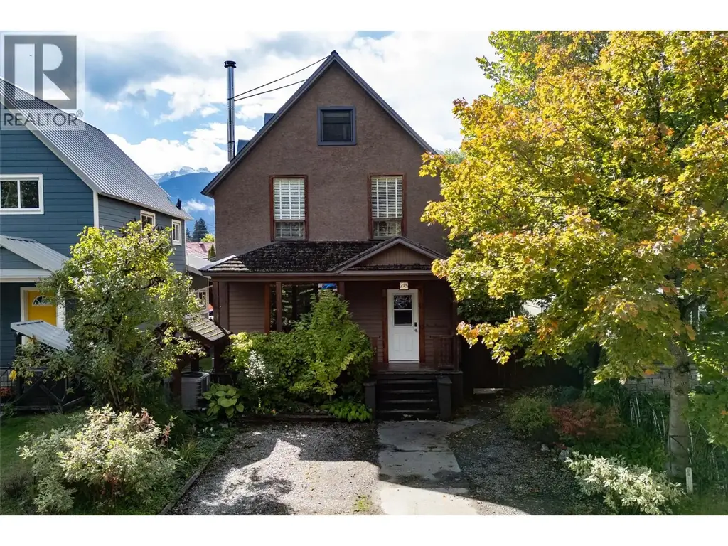 215 Sixth Street E, Revelstoke