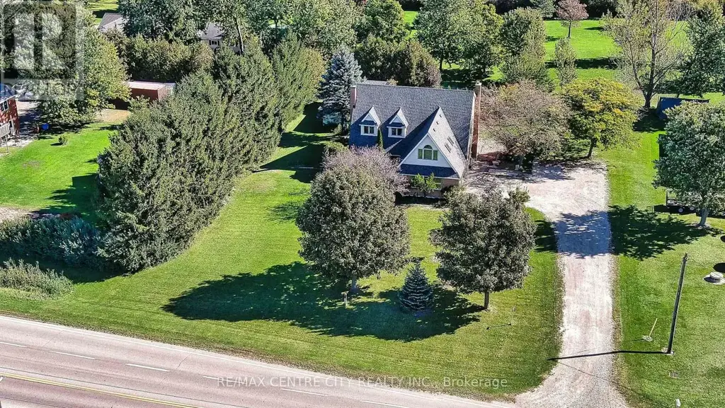 7442 Fairview Road, Central Elgin