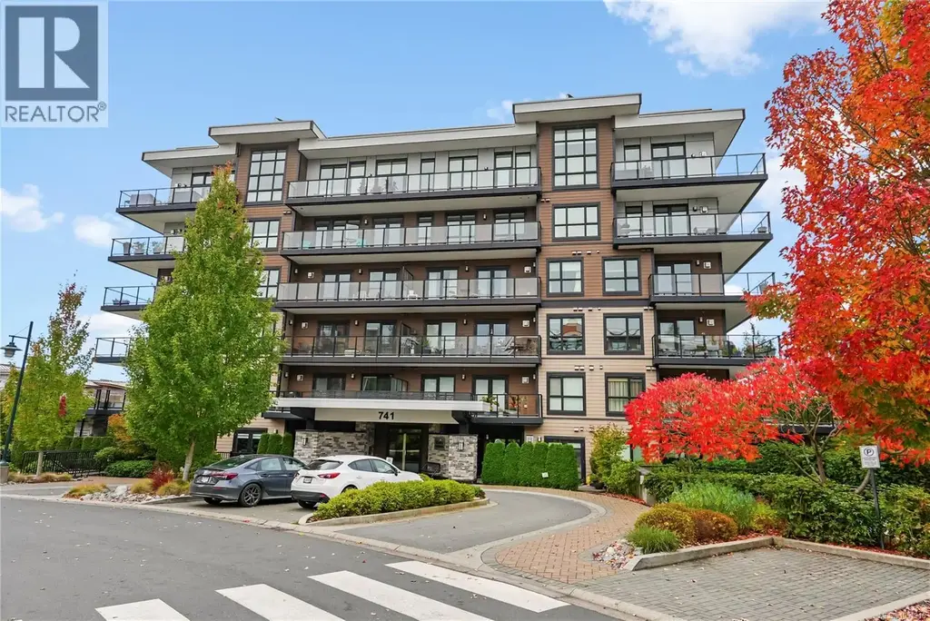 303 741 Travino Lane, Saanich