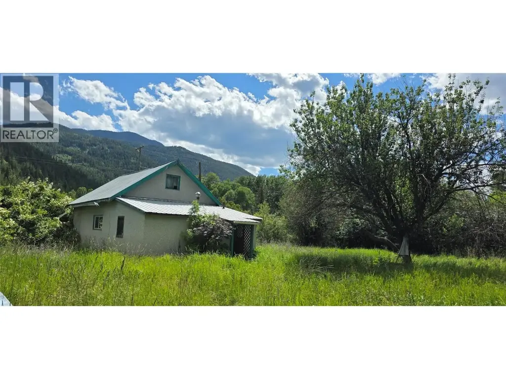 5778 Highway 97, Falkland