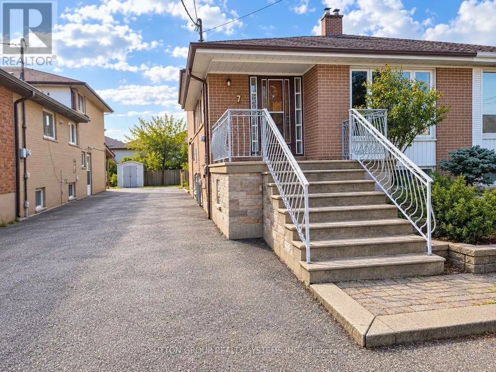 7 Pecan Court, Toronto (Glenfield-Jane Heights)