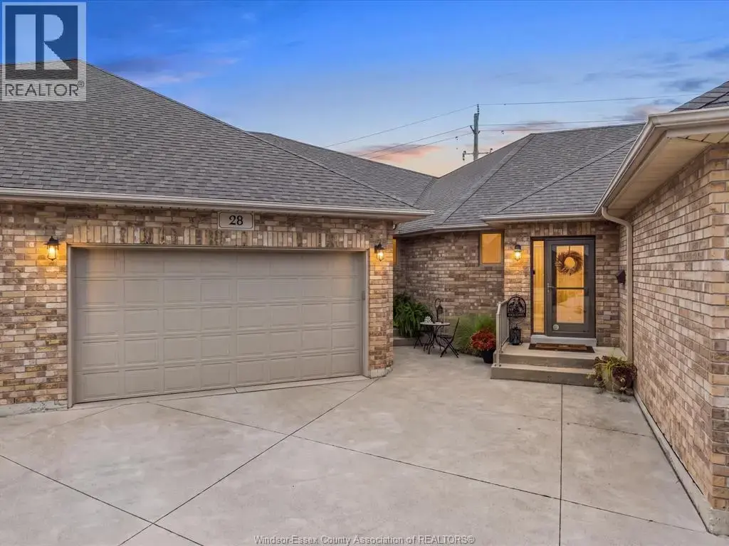 28 Mettawas Lane East, Kingsville