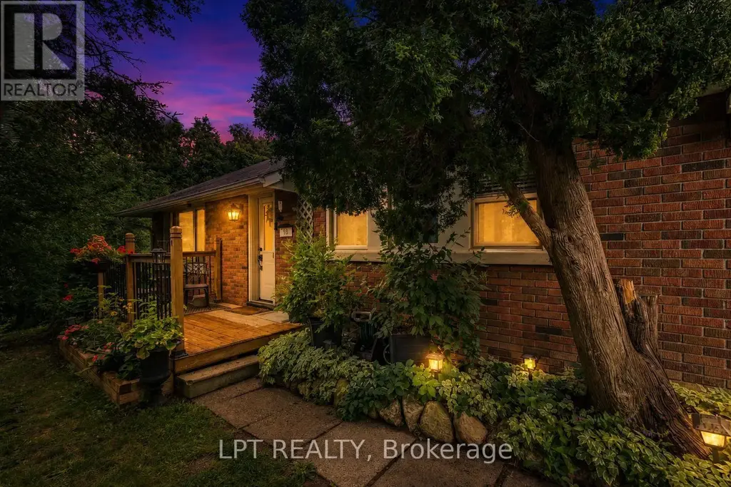 98 Don Mor Drive, Newmarket (Central Newmarket)