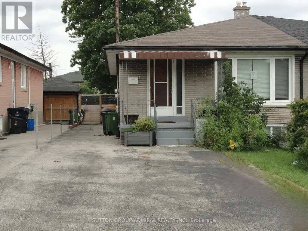 23 Chalkfarm Drive, Toronto (Downsview-Roding-CFB)