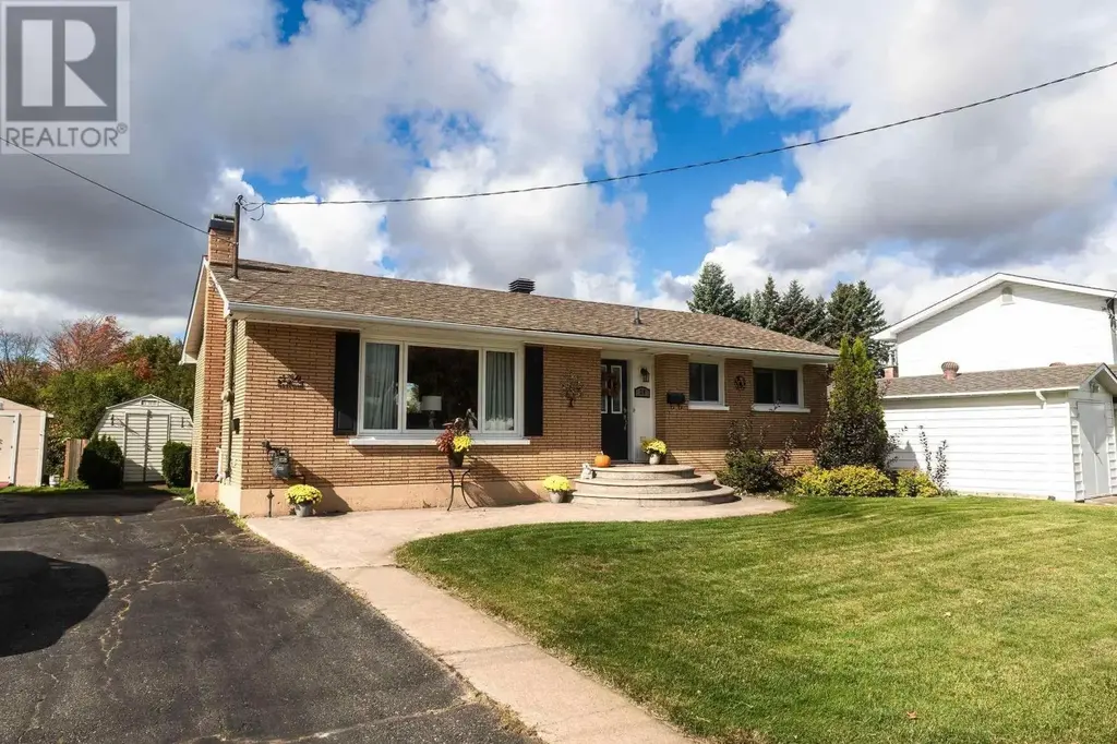 29 Routledge Ave, Sault Ste. Marie