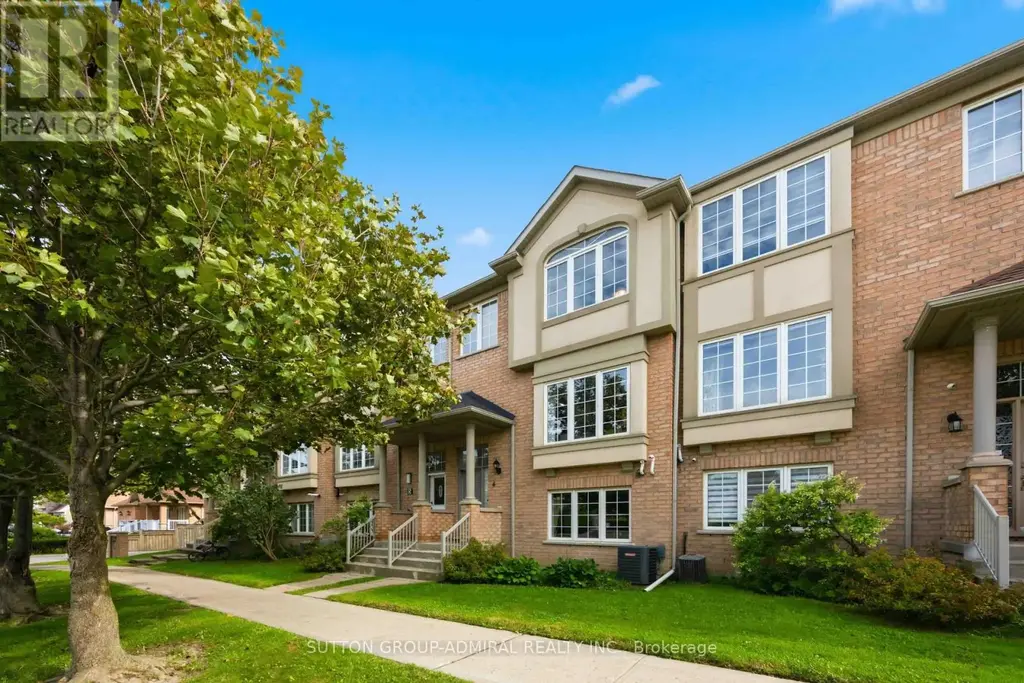 4 - 71 Puccini Drive, Richmond Hill (Oak Ridges)