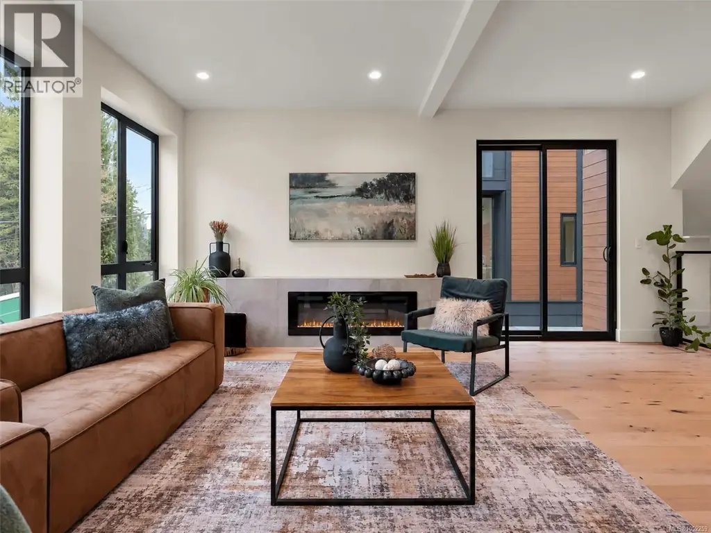 2 2215 Greenlands Rd, Saanich
