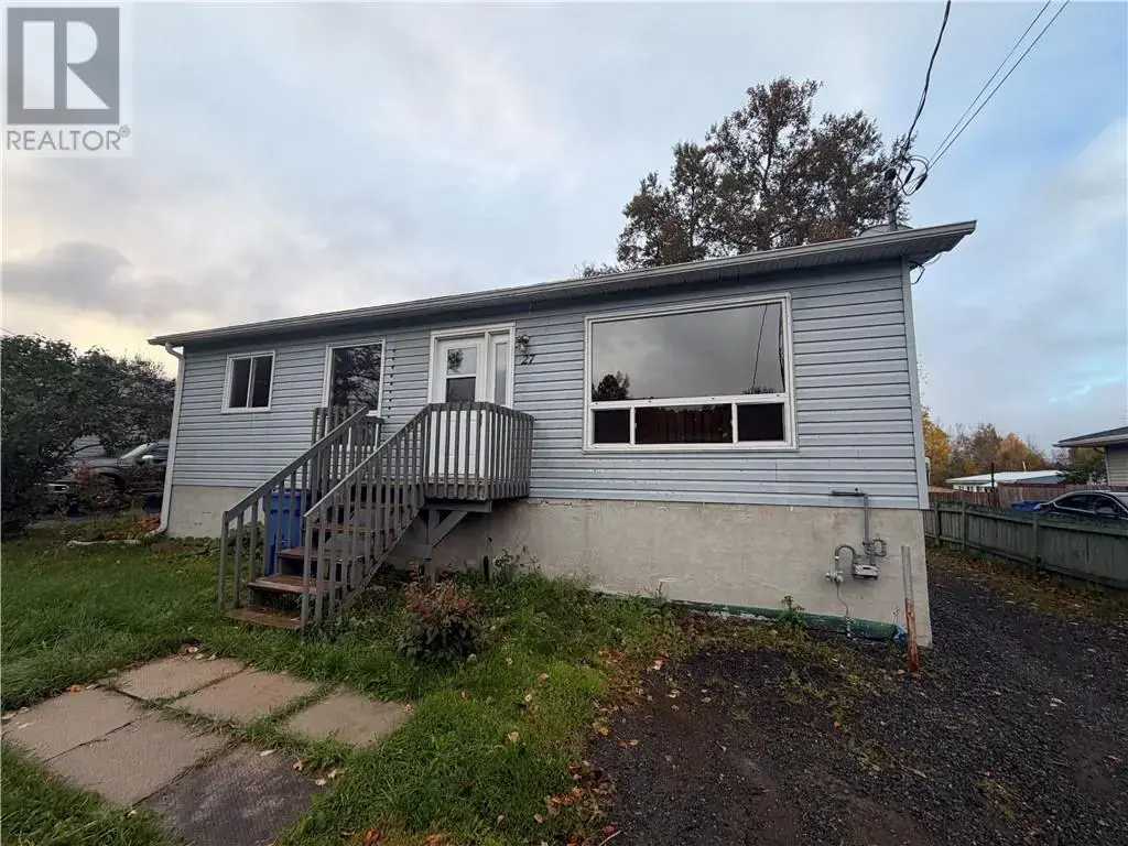 27 Spruce Street, Temagami