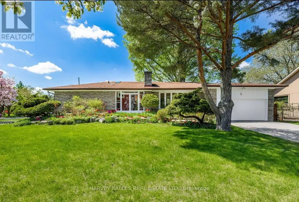 5 Parmbelle Crescent, Toronto (Parkwoods-Donalda)