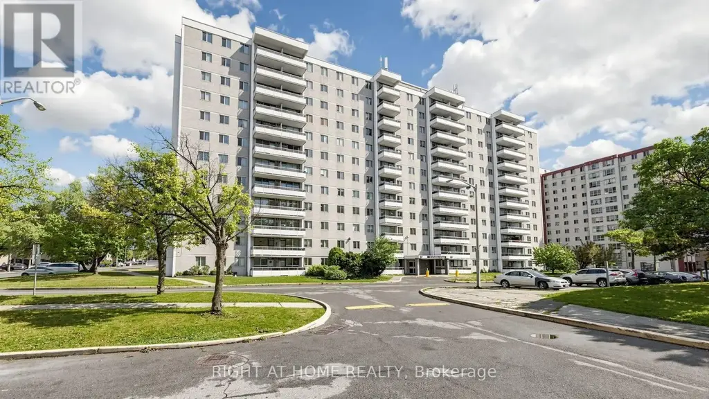 904 - 100 Lotherton Pathway, Toronto (Yorkdale-Glen Park)