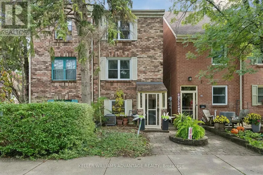 33 Sandstone Lane, Toronto (Greenwood-Coxwell)