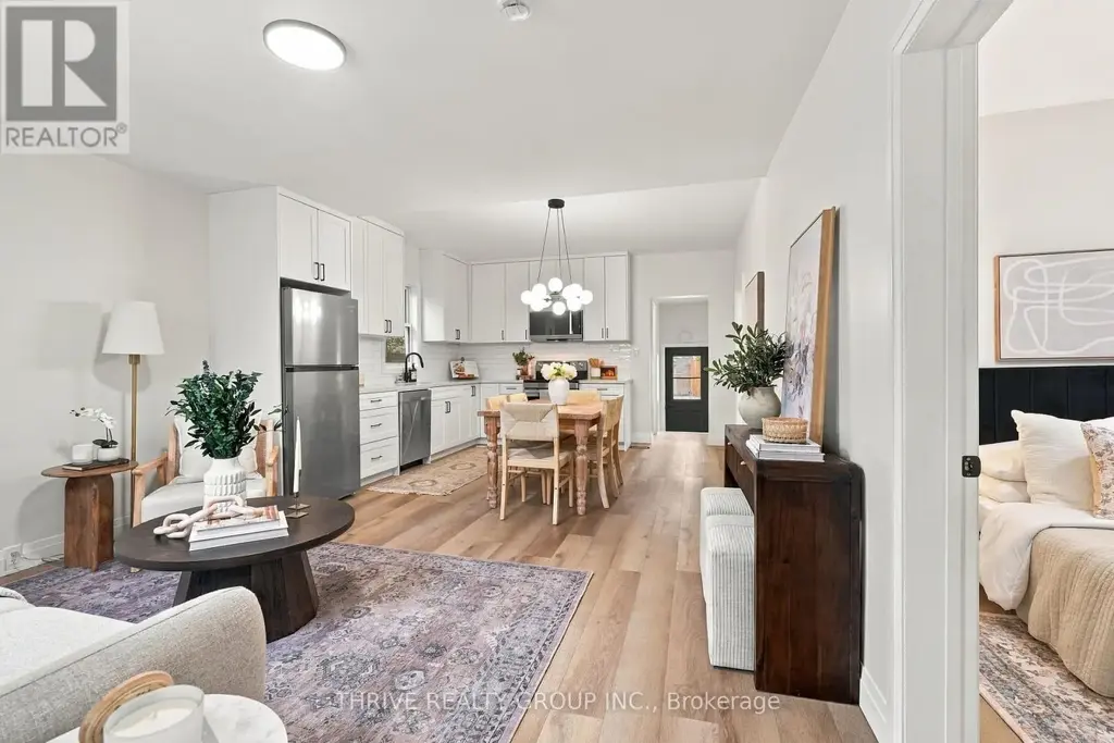 33 Glenwood Avenue E, London East (East M)