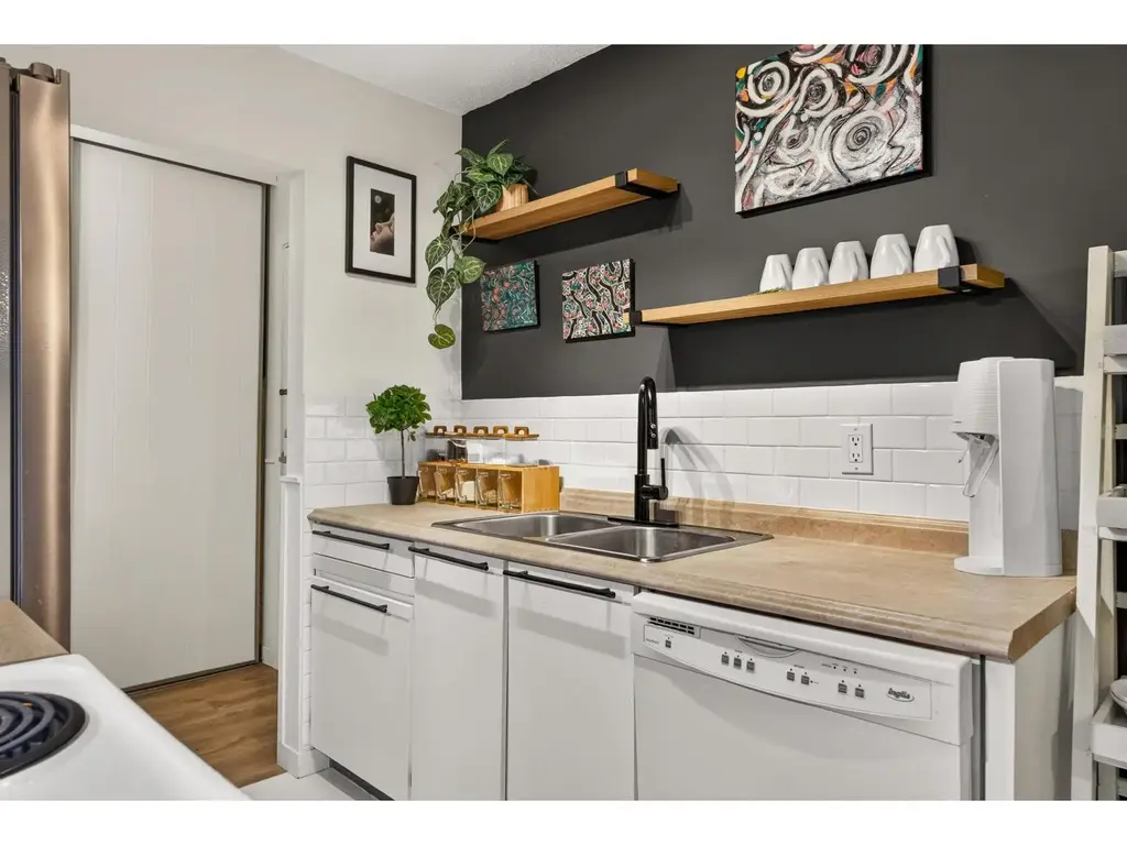 304 1444 Martin Street, Surrey