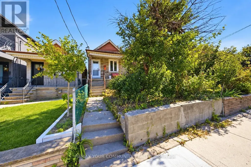 279 Mcroberts Avenue, Toronto (Caledonia-Fairbank)