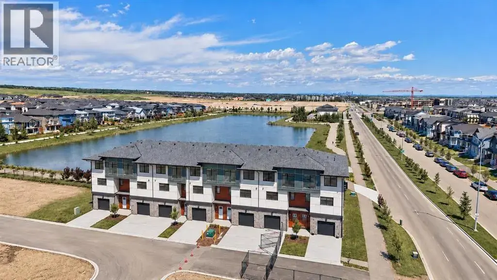 704, 30 Creekside Villas Sw, Calgary
