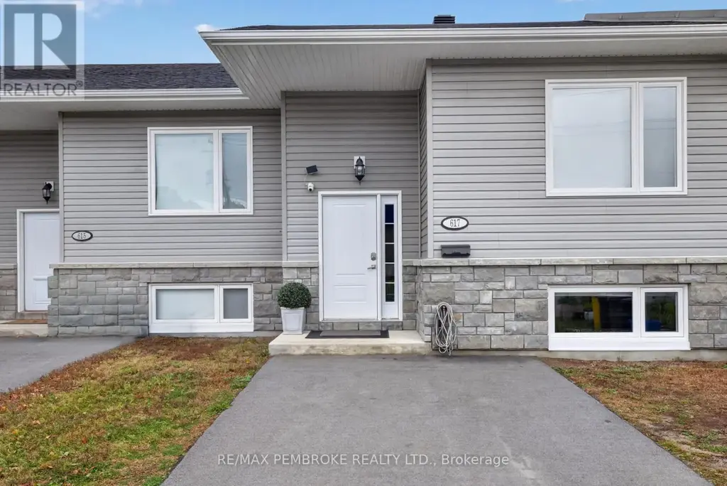 617 Nelson Street, Pembroke
