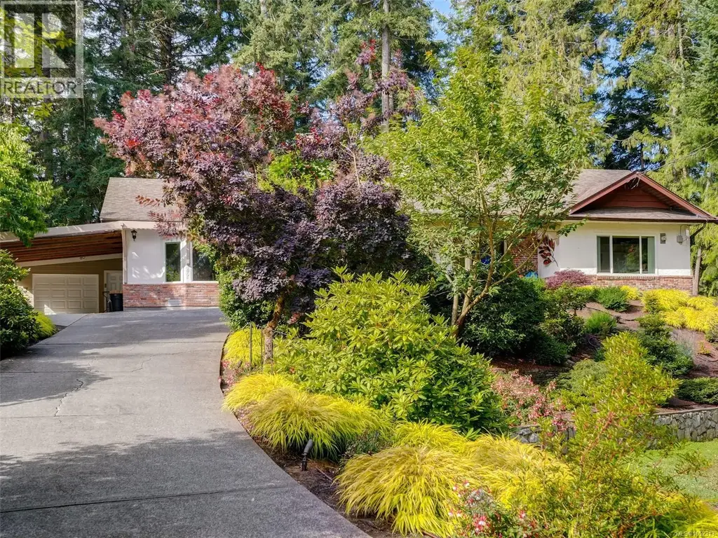 2030 Salem Terr, North Saanich