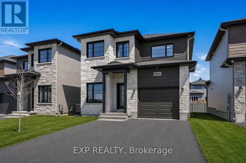 1200 Montblanc Crescent, Russell