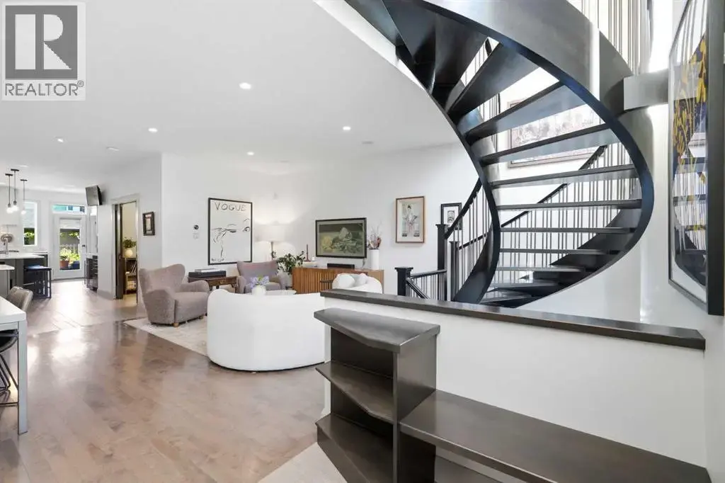 2042 49 Avenue Sw, Calgary