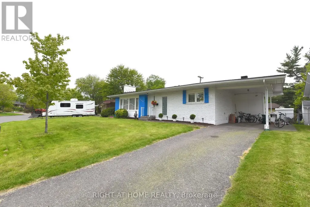 989 Goren Avenue, Ottawa