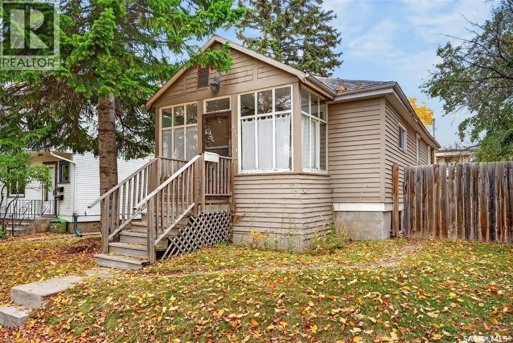 631 7th Street E, Saskatoon