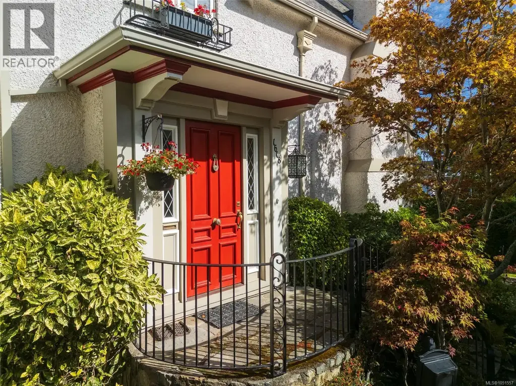 1618 Rockland Ave, Victoria