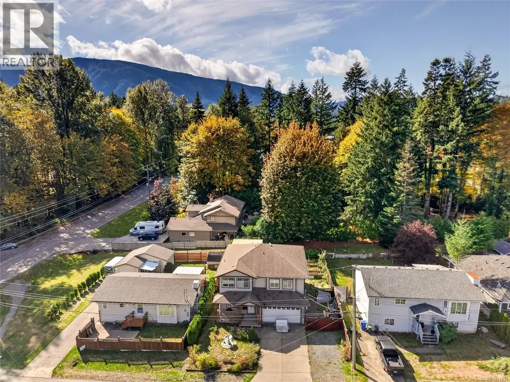 120 Lake Park Rd, Lake Cowichan
